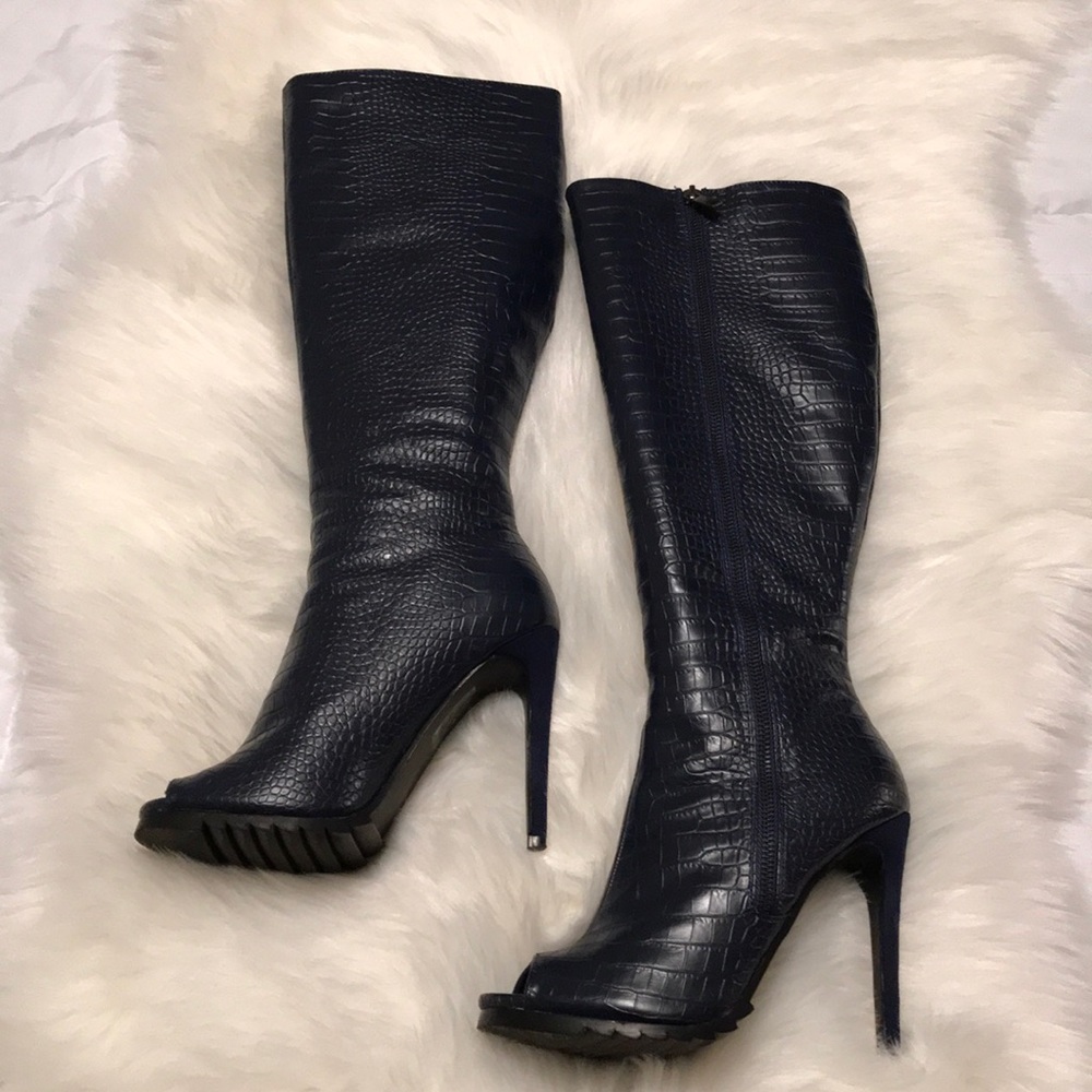 Navy blue croc boots women’s size 8